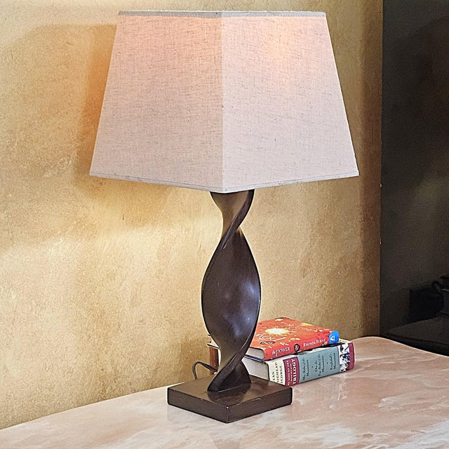 Vintage Mid-Century Modern Sculptural Twisted Spiral Wood-Look Resin Table Lamp For Sale - Image 16 of 18