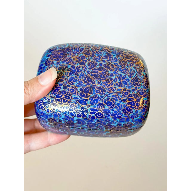 Paper Late 20th Century Kashmir Lacquered Domed Box With Flowers For Sale - Image 7 of 8
