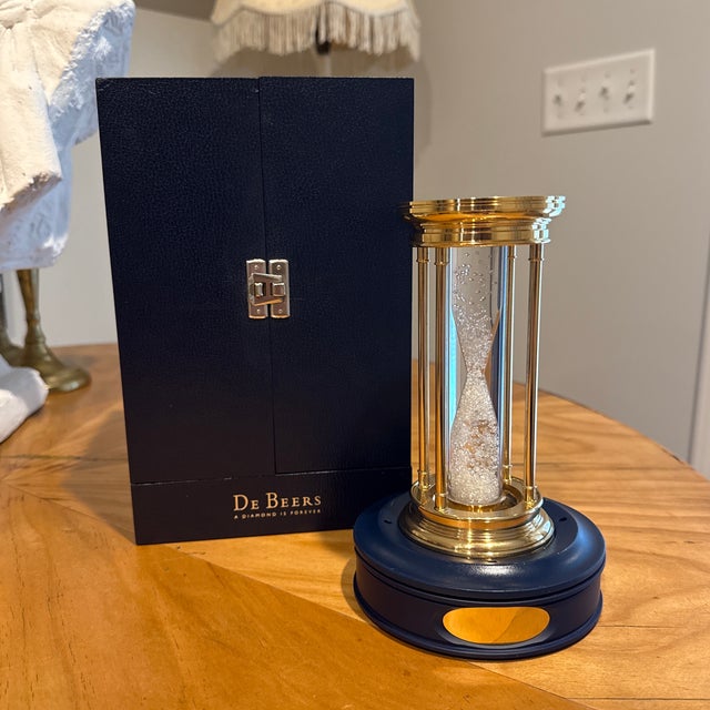 De Beers Diamond Hourglass - 36 Carats For Sale - Image 11 of 12