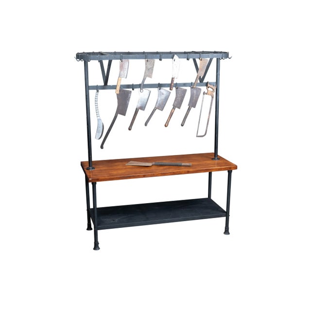 This immaculate butchers block island table comes complete with a detachable double hanging rack for the storage of pots,...