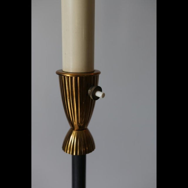 Authentic Art Deco floor lamp from the 1920s, with a minimalist and geometric design. Black and ecru metal frame with...