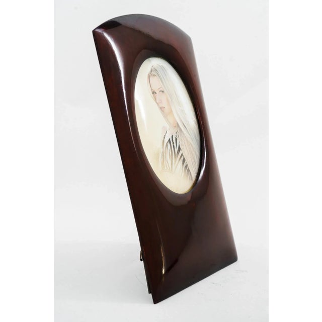 Art Deco Italian Nutwood Picture Frame with Rounded Glass, 1920s For Sale - Image 4 of 9