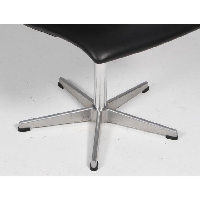 1990s Oxford Chair by Arne Jacobsen, 1990s For Sale - Image 5 of 8