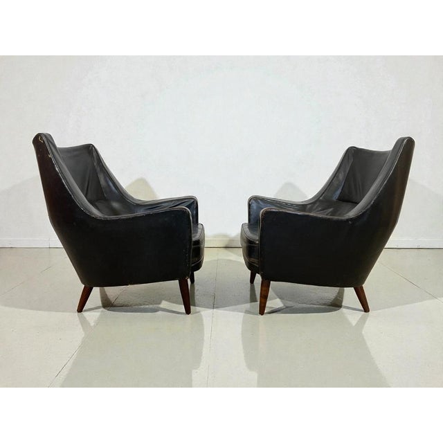 Wood Black Leather Lounge Chairs attributed to Ib Kofod-Larsen, Denmark, 1960s, Set of 2 For Sale - Image 7 of 17