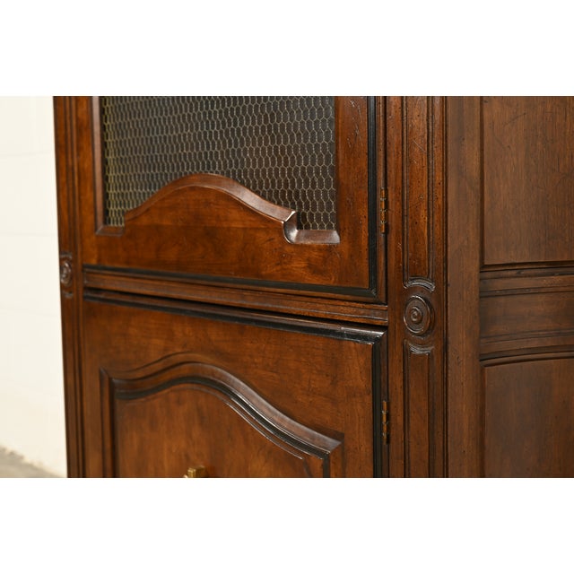 Davis Cabinet Co. French Regency Louis XVI Carved Cherry Wood Lighted Bookcases or Display Cabinets, Pair For Sale - Image 9 of 16