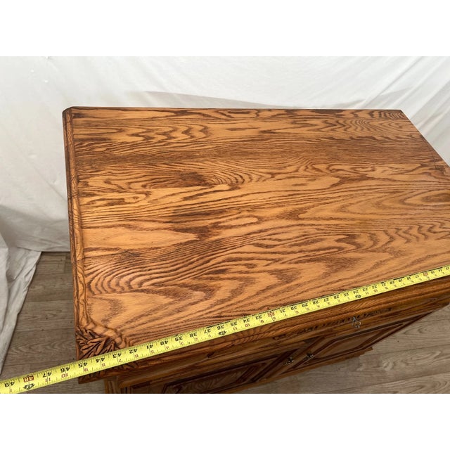 1990s Oakwood Interiors Lowboy Dresser Chest Four Cedar Drawers Cabinet Locking For Sale - Image 12 of 14
