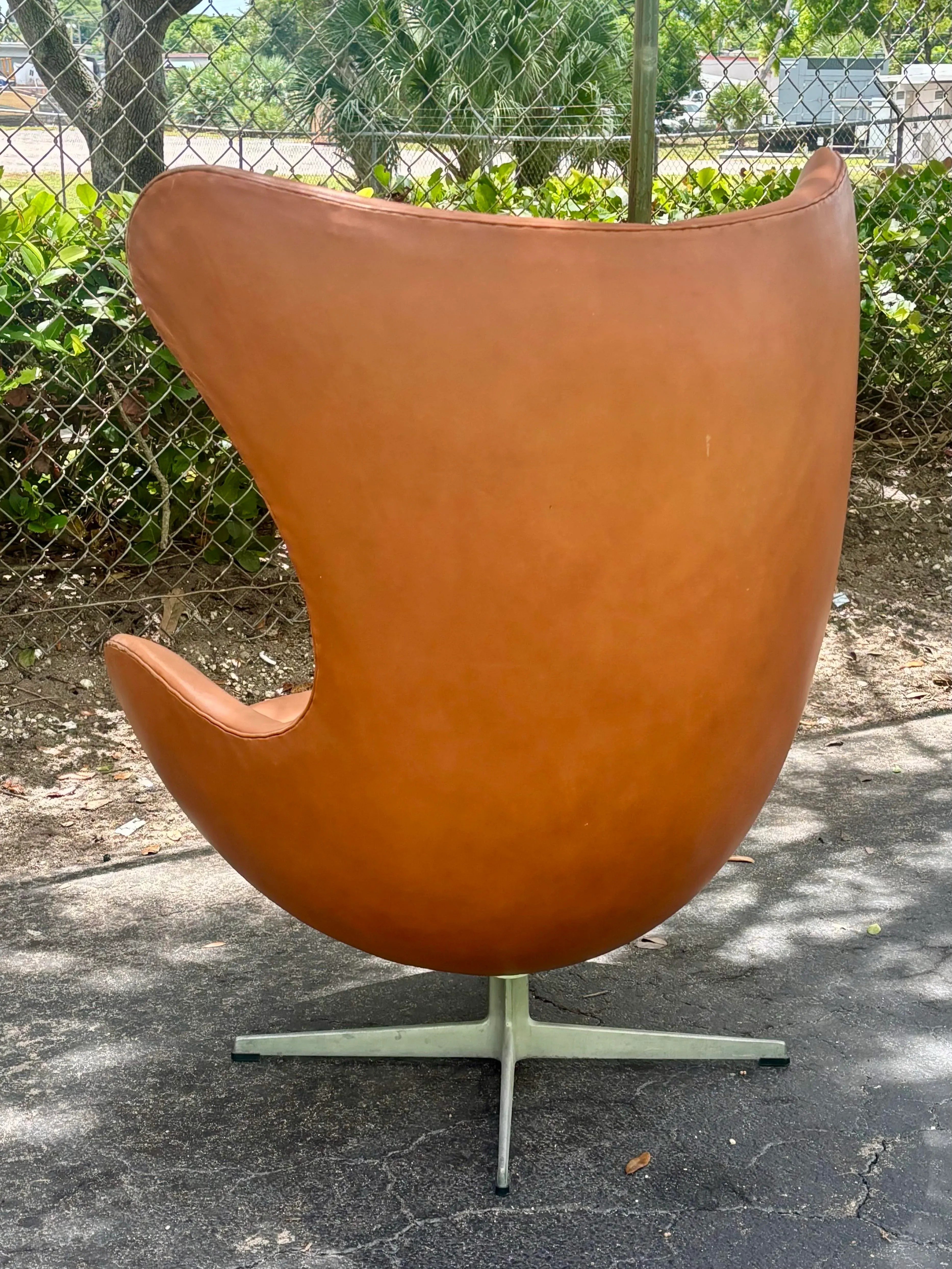 1960s Arne Jacobsen Egg Chair for Fritz Hansen | Chairish