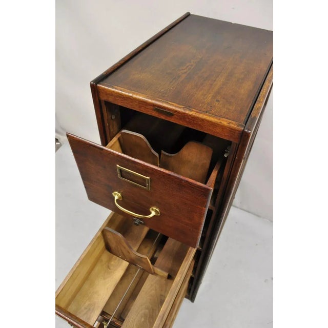 Wood Early 1900s Antique Shaw Walker Quarter Sawn Oak 4 Drawer Arts & Crafts Office File Cabinet For Sale - Image 7 of 12