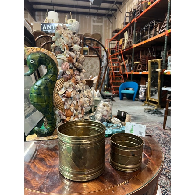 Up for consideration is a beautiful vintage pair of small decorative brass catchalls. These would look lovely in your home...