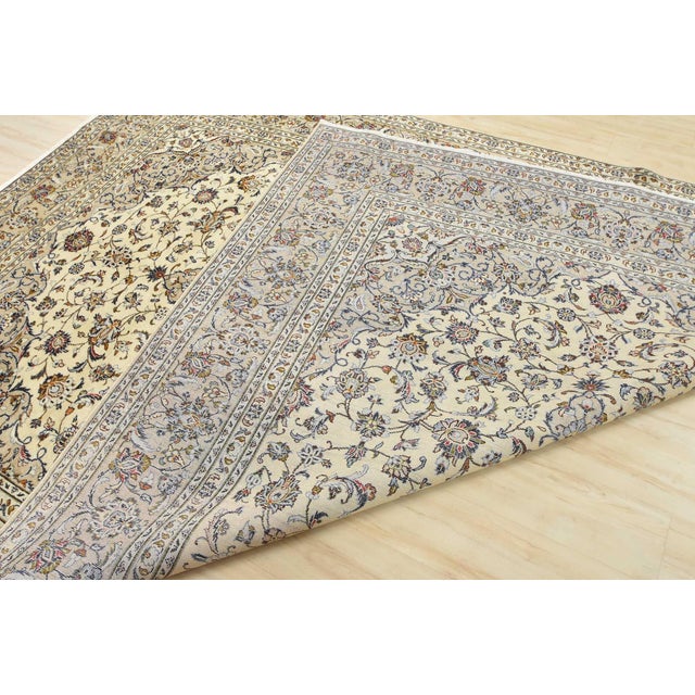 Vintage Kashan Ivory Wool Hand-Knotted Area Rug - 8′ X 11’1” For Sale - Image 14 of 15