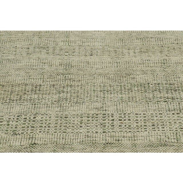 Contemporary Rug & Kilim’s Contemporary Textural Rug in Green and White Tones - 12x15 For Sale - Image 3 of 7