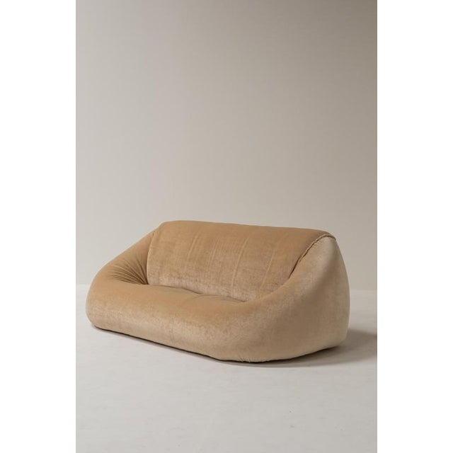 A rare and highly sculptural three-seater sofa produced by Cèzamè Paris during the 1970s. Characterized by its generous...