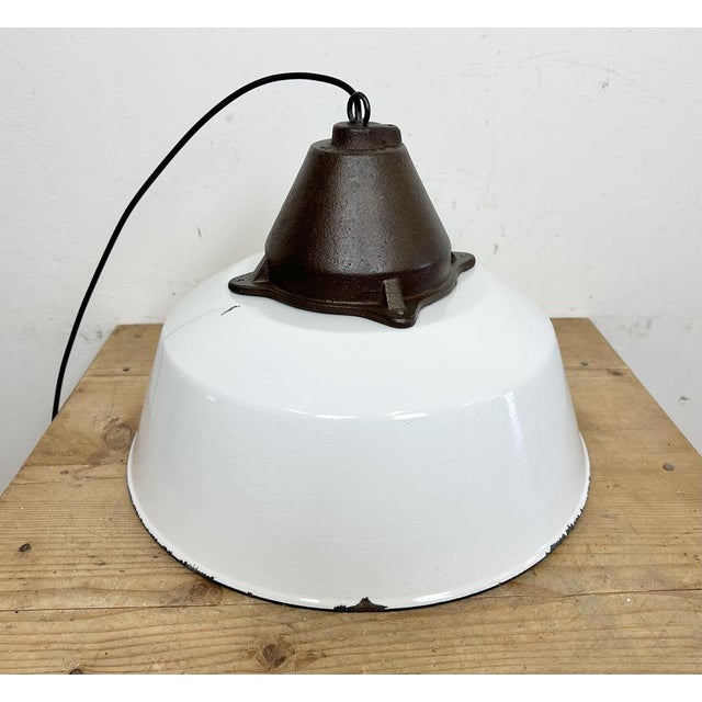 Industrial White Enamel and Cast Iron Pendant Light, 1960s For Sale - Image 10 of 17