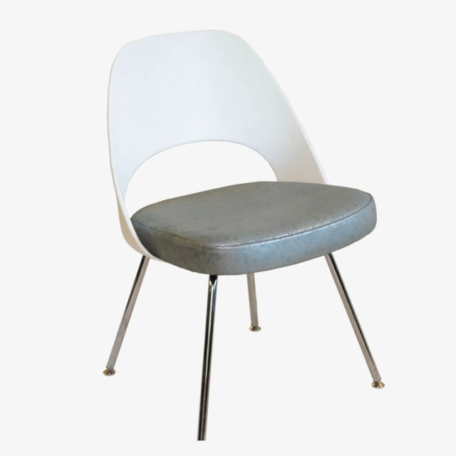 Chrome Knoll Armless Saarinen Plastic-Back Side Chair in Space-Age Silver Beaded Leather For Sale - Image 8 of 8