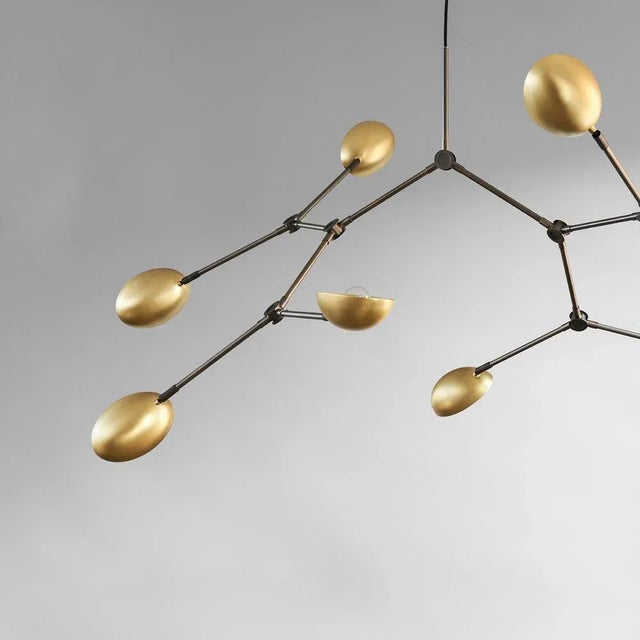 Mini drop chandelier brass by 101 copenhagen designed by kristian sofus hansen & tommy hyldahl. Dimensions: h95 x l100 x...