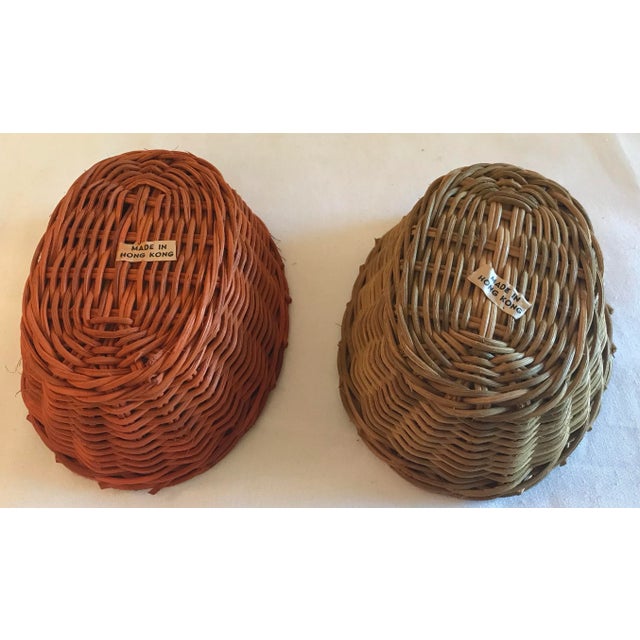 Mid 20th Century Vintage Small Colored Baskets - Set of 2 For Sale - Image 5 of 7