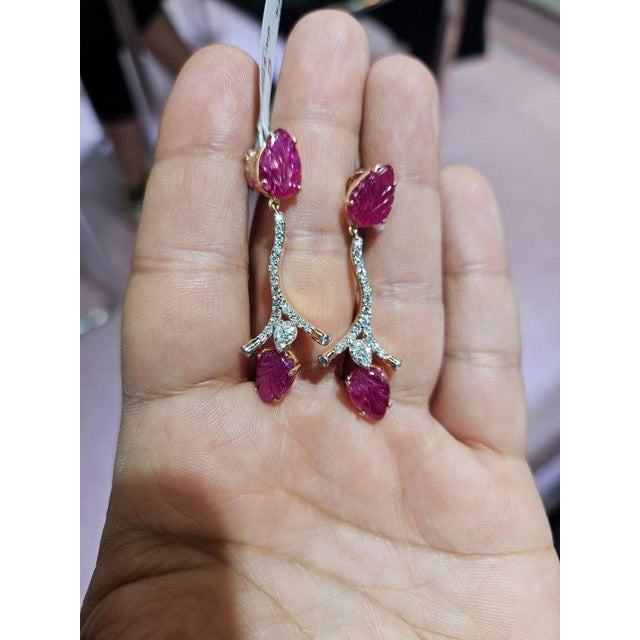 2020s Set in 18k Gold, 7.75 Carats, Mozambique Ruby & Diamonds Chandelier Earrings, Pair For Sale - Image 5 of 7