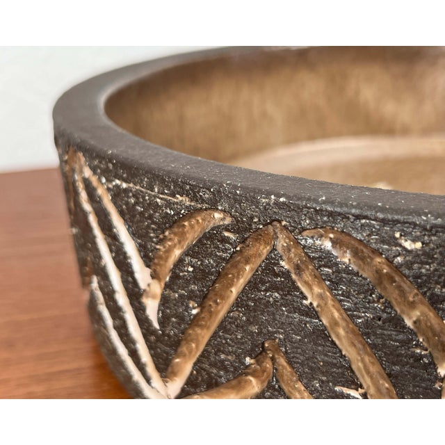 Large Mid-Century Modern Danish Studio Pottery Bowl from Lovemose, 1960s For Sale - Image 4 of 18