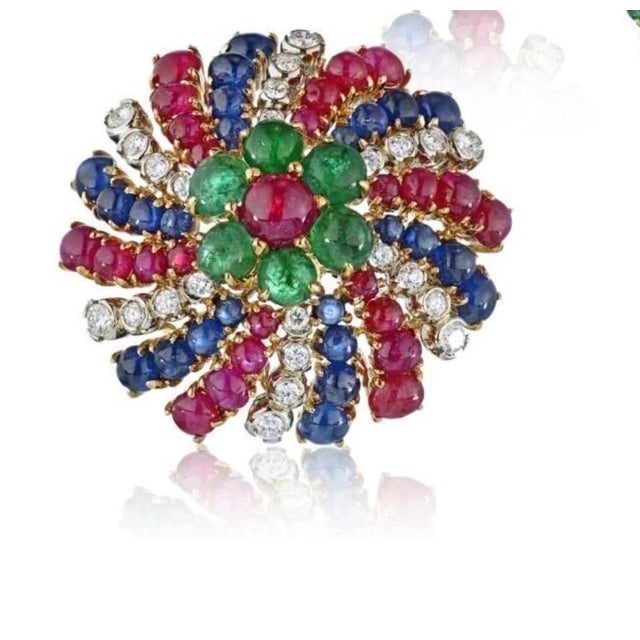 Modern 18k Yellow Gold Diamonds, Sapphire & Emeralds Earrings & Brooch/Pin Jewelry Set For Sale - Image 3 of 8
