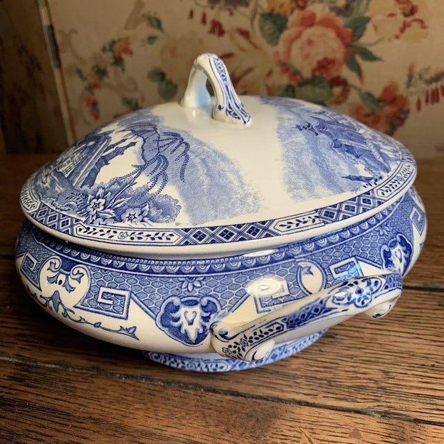 Covered dish, vegetable dish, in Boch earthenware, Yeddo model, Japanese inspired decoration. In perfect condition. This...