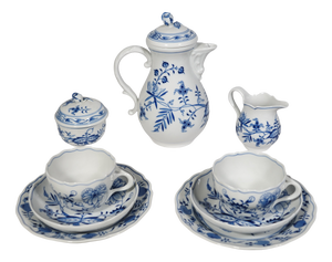 Classic Meissen Porcelain Coffee and Tea Service in the Onion Pattern Design, 1960s from Meissen Porcelain, Set of 11