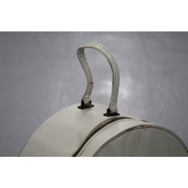 White and Red Vinyl Hat Box with Handle, 1960s For Sale - Image 15 of 18