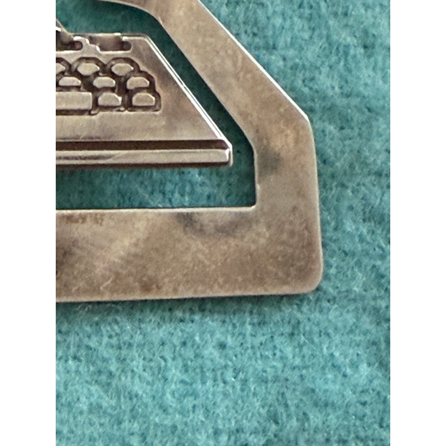 Tiffany and Co. Retro 1990's Tiffany & Co. Sterling Desktop Computer Paperclip Style Bookmark With Bag For Sale - Image 4 of 16
