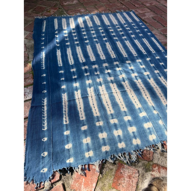 Vintage African Fade Indigo Denim Shibori Mudcloth 54”l X 41”w Textile | No. 164 For Sale - Image 4 of 6