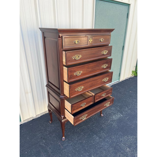 1980s Davis Cabinet Co Queen Anne Cherry Flat Top Highboy Chest of Drawers For Sale - Image 11 of 12