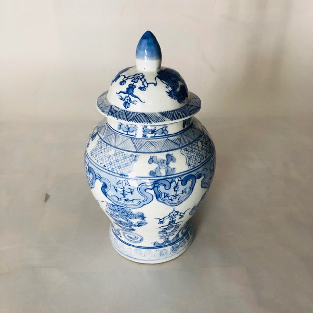 English 90's Chinese Blue & White Porcelain Lidded Ginger Jar For Sale - Image 3 of 7