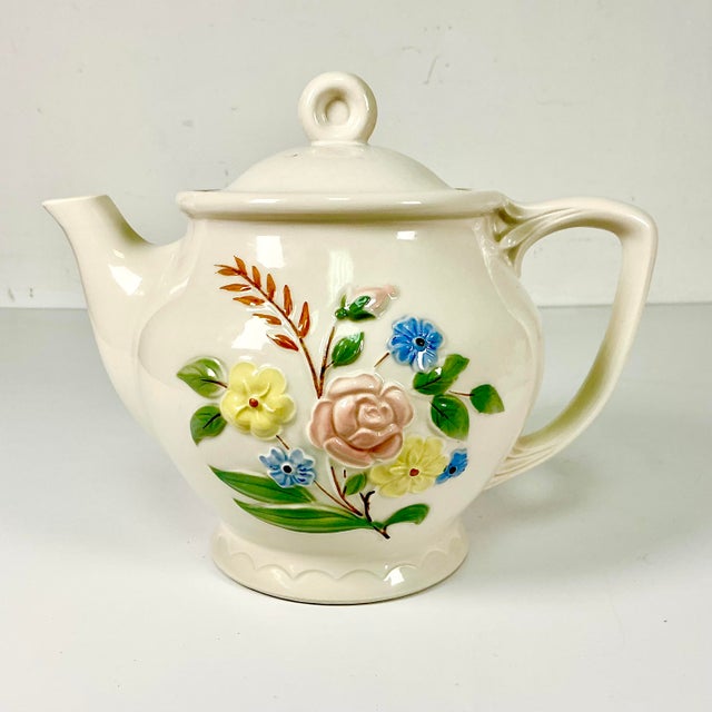 Vintage Home is pleased to present this 1931 Porcelier Manufacturing Co. Vitreous porcelain Large 8 Cup Tera Pot. This is...