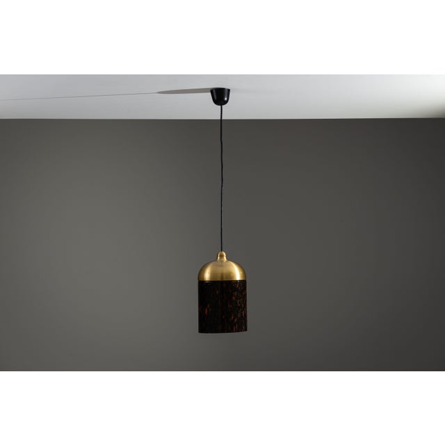 This vintage Peill & Putzler pendant showcases the German manufacturer’s renowned glassmaking expertise and eye for...