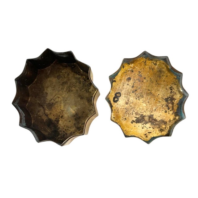 Mid 20th Century Vintage Scalloped Brass Fluted Oval Lidded Trinket / Stash / Tobacco Box, Circa 1960s For Sale - Image 5 of 5