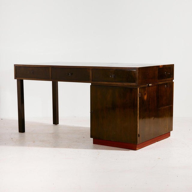 A true art deco piece from the 1930s, which faithfully reflects the design and use of materials of the era. Walnut desk...