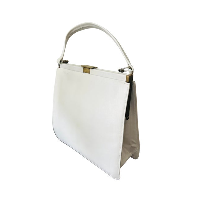 Mid-Century Modern Vintage 1950s–1960s White Structured Frame Handbag | Mid-Century Top Handle Purse With Brass Clasp | Classic Retro Box Bag For Sale - Image 3 of 8