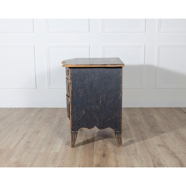 Wood Rococo commode signed Johan Martin Ek, Stockholm, Circa 1770 For Sale - Image 7 of 11