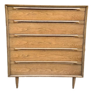Mid-Century Modern Walnut 5-Drawer Dresser Highboy For Sale