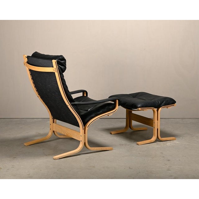Mid-Century Modern Set of Vintage Siesta Lounge Chair and Ottoman in Naturel Oak and Black Leather by Ingmar Relling for Westnofa, 2000s For Sale - Image 3 of 18