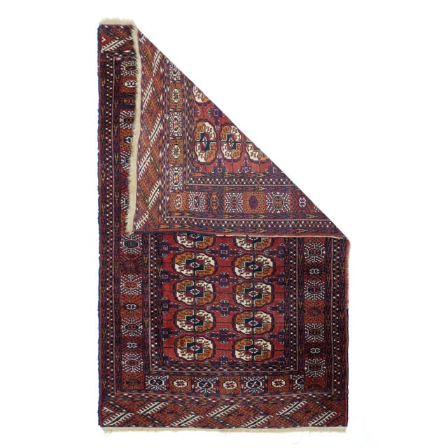 The red field displays two columns, each of ten characteristic red and burnt apricot quartered tribal guls, with chemche...