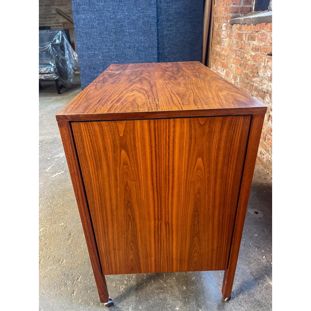 1960s Florence Knoll 4 Drawer Walnut Dresser For Sale - Image 12 of 14