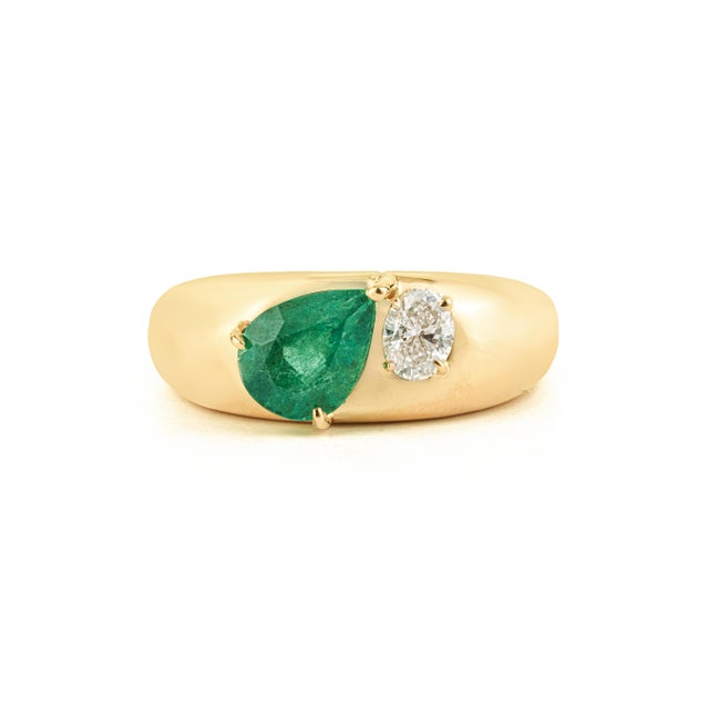 Chunky 18k Gold Emerald Diamond Contemporary Cocktail Ring Size 5 For Sale - Image 4 of 17