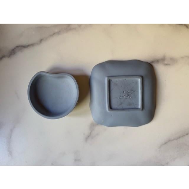 English Mid 20th Century Wedgwood Blue Cream Small Catchall Trinket Tray and Lid For Sale - Image 3 of 3