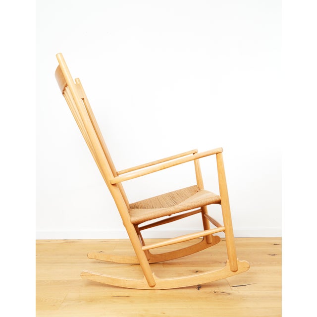 Mid-Century Modern Vintage J16 Rocking Chair by Hans J. Wegner for FDB Møbler, 1960s For Sale - Image 3 of 14