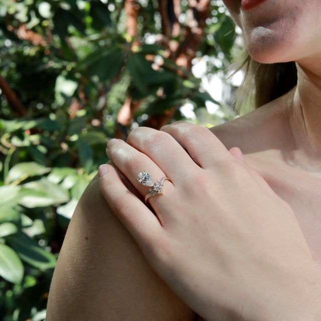 Metal Kai Heirloom Revival Royal Ribbon Pear Diamond Ring – 2.46ct in 14k Gold (All Sizes Available) For Sale - Image 7 of 9