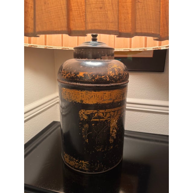 Chinoiserie Vintage Chinoiserie Toleware Tea Canister Lamp With Pleated Shade For Sale - Image 3 of 13