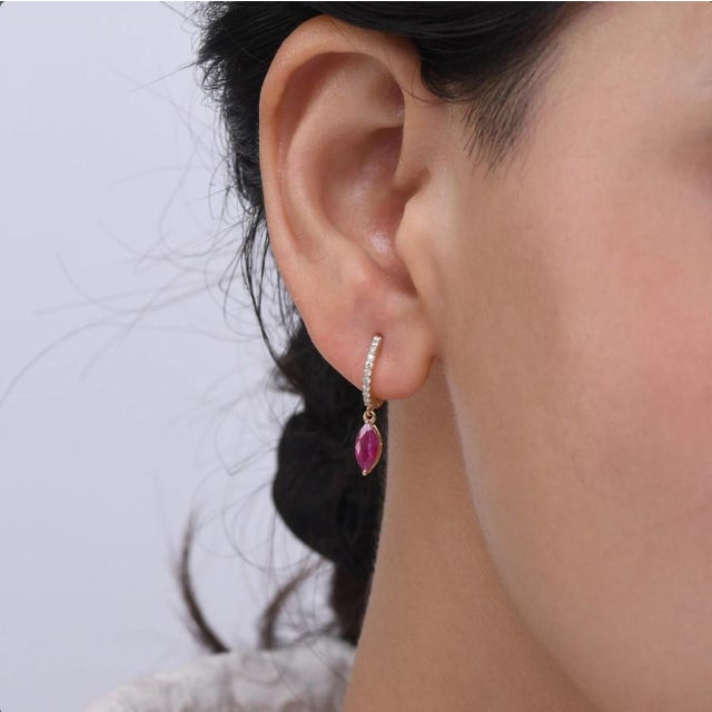 1.02 Cts Natural ruby earring in 18k gold For Sale - Image 4 of 18