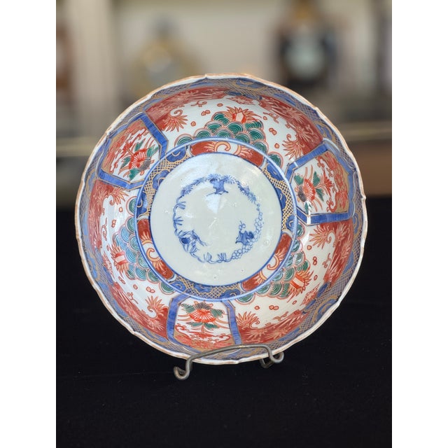 White Antique Edo Imari Porcelain Bowl With Gilt, Scalloped Rim For Sale - Image 8 of 10