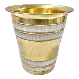 Example of Wastebaskets and Trashcans