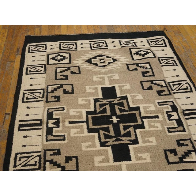 Rustic 1940s Gray Geometric Mid-20th Century American Navajo Carpet 4' X 5'8'' Flatweave Wool Rug For Sale - Image 3 of 9