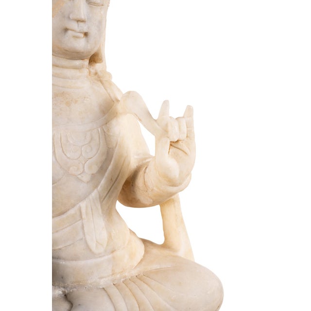 1960s Vintage Chinese Carved White Marble Guanyin Buddhist Sculpture on Lotus Base For Sale - Image 5 of 7